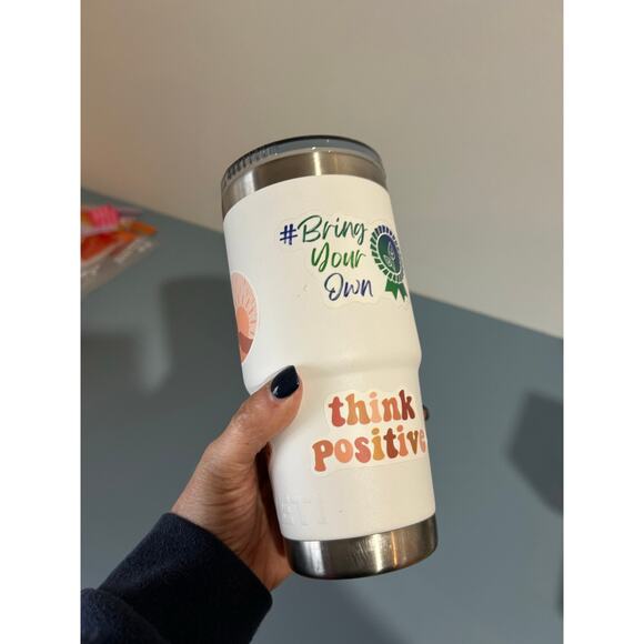 Yeti Rambler 20 oz with handle and strong hold lid white - stickers can come off - Picture 5 of 8